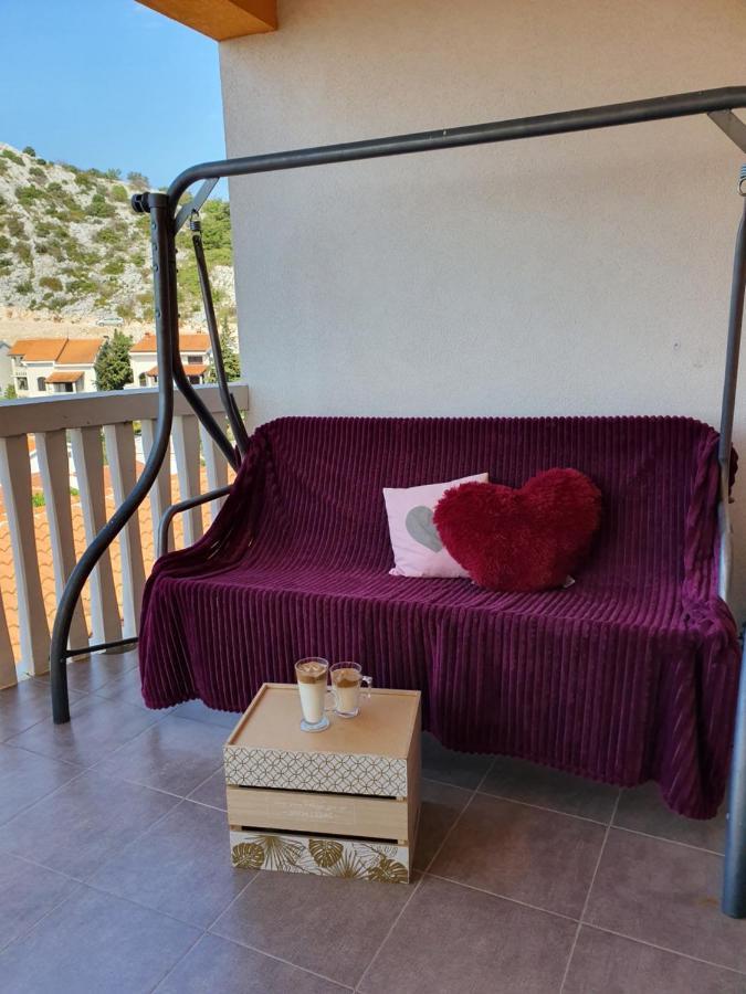 Lavender Apartment *